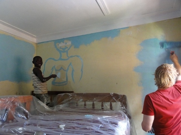 Dennis and Uncle Rik painting the boys' room