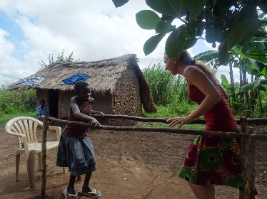 Gladys uczy sie chodzic